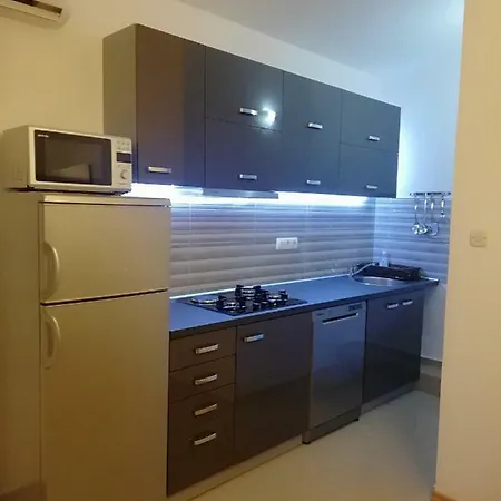 Poljanec Apartment *